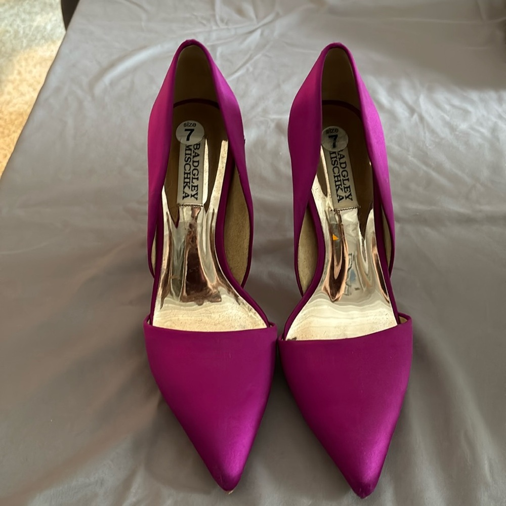 Size 7 Badgley Mischka purple pumps jeweled heel never worn NWOT